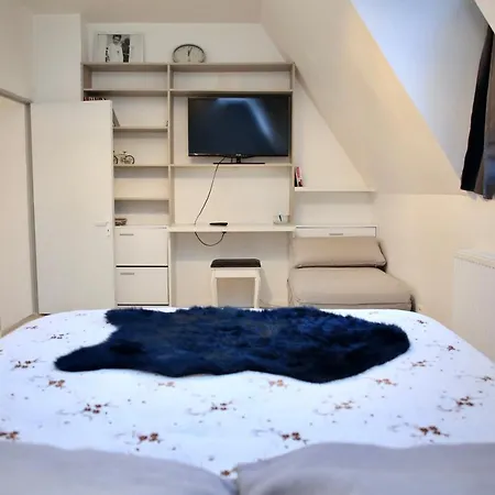 Holiday home Maison Charmante A Avec Terrasse Et Cheminee. Arques-la-Bataille