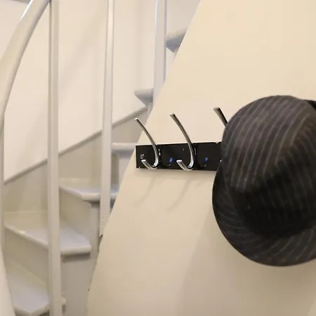 Maison Charmante A Avec Terrasse Et Cheminee. *