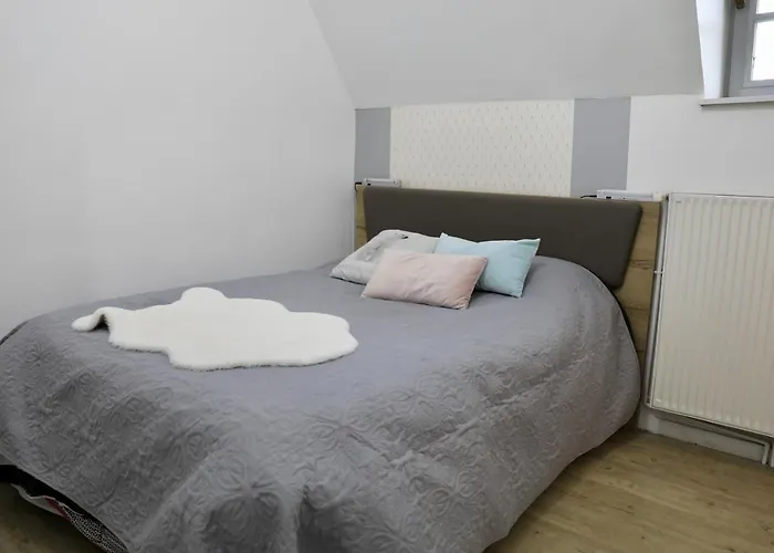 Maison Charmante A Avec Terrasse Et Cheminee.